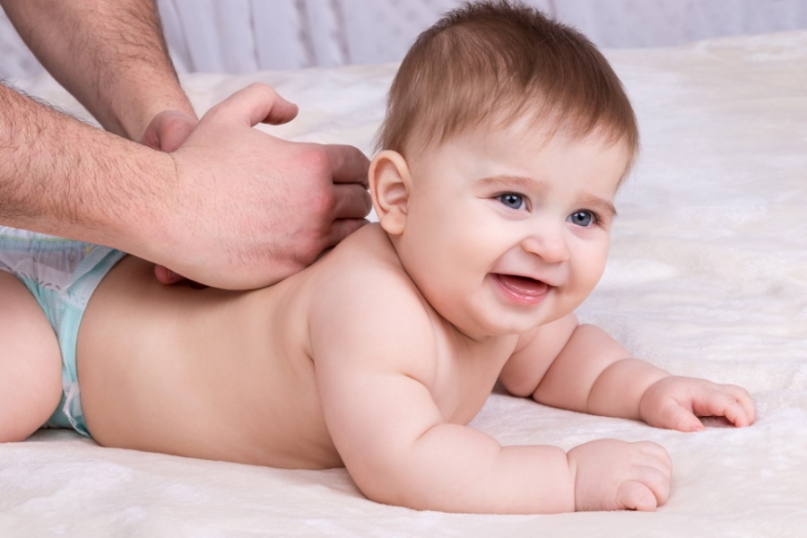 Barselsformiddag: Babymassage og maveleje-lege
