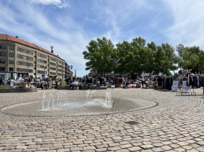 Byens hyggeligste loppemarked: Loppelørdage ved springvandet på Brønshøj torv